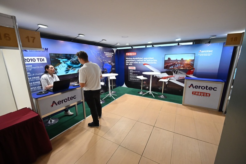 Stand de Aerotec en el salón de exposiciones del Congreso